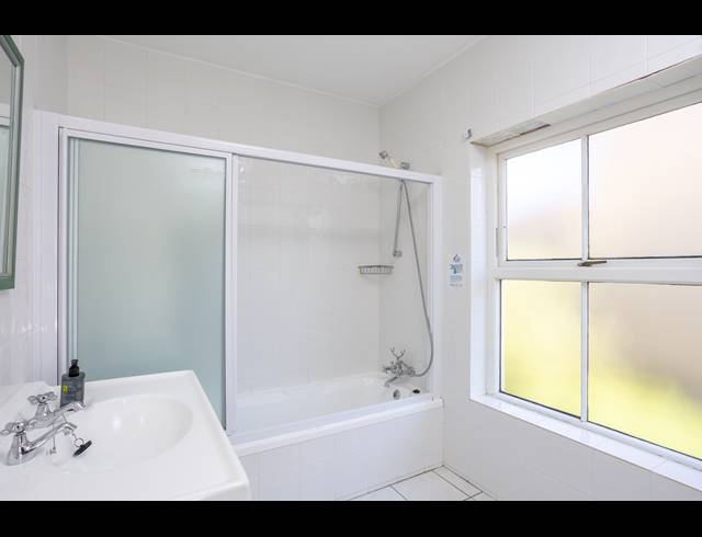3 BEDROOM APARTMENT TO LET IN HOUT BAY CENTRAL